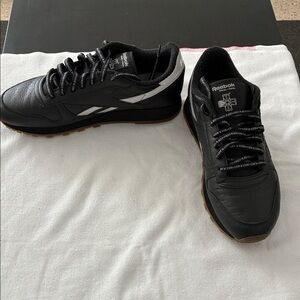 Reebok Men's Black and White Sneakers